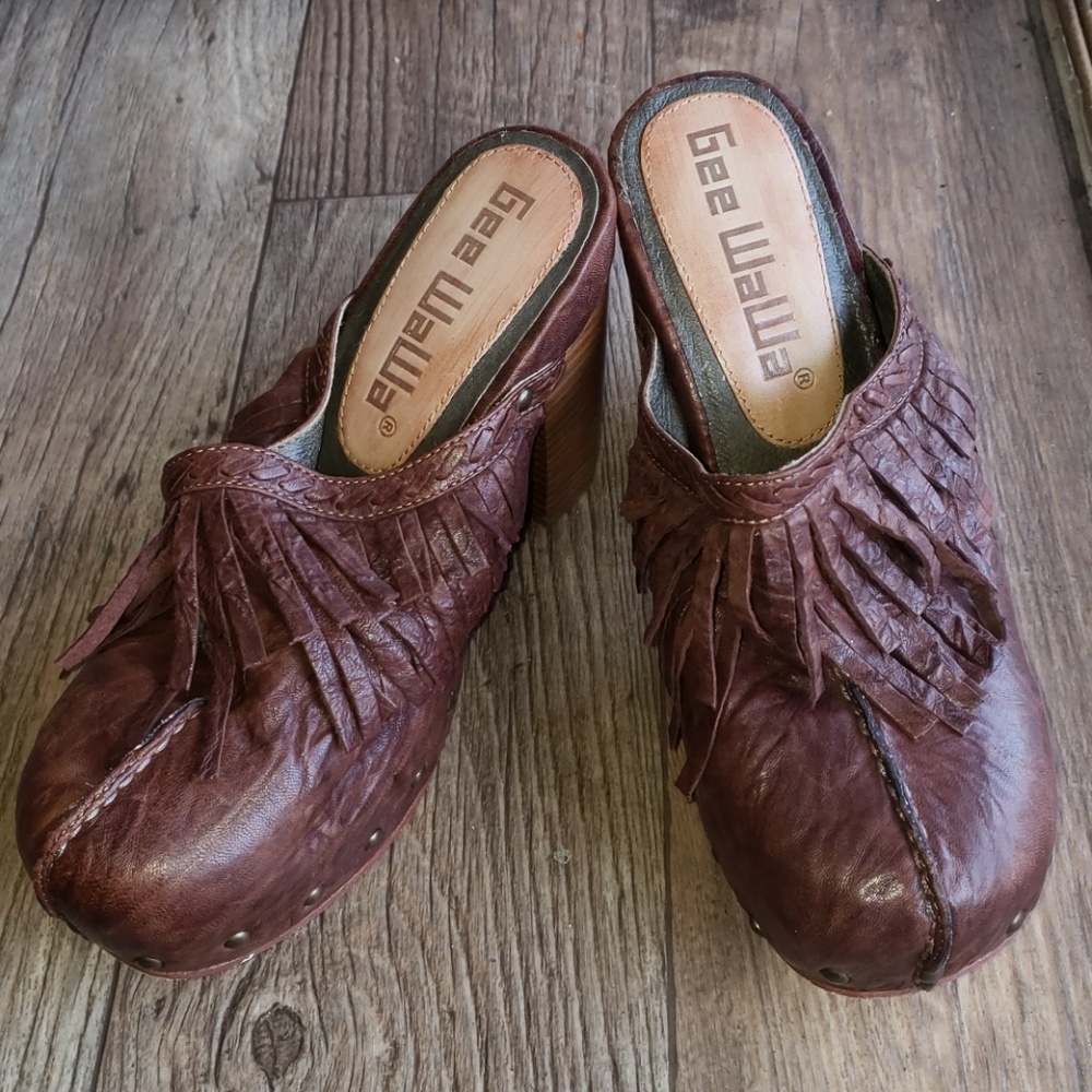 GEE WAWA LEATHER FRINGE SLIDE ON HEELS